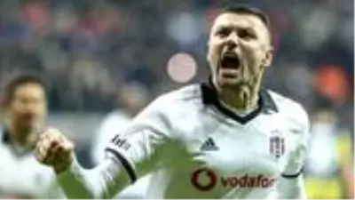 Burak Yılmaz, eski yabancı kuralına isyan etti: Eski kuralda Türk oyuncular süre bulamıyorlardı Burak Yılmaz, eski yabancı kuralına isyan etti: Eski kuralda Türk oyuncular süre bulamıyorlardı