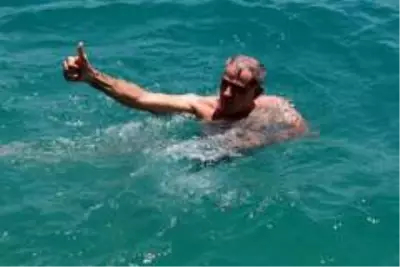 Dünyaca ünlü sahilde deniz keyfi engel tanımıyor Dünyaca ünlü sahilde deniz keyfi engel tanımıyor