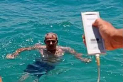 Dünyaca ünlü sahilde deniz keyfi engel tanımıyor Dünyaca ünlü sahilde deniz keyfi engel tanımıyor