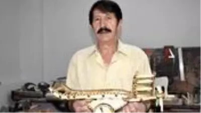 Emekli vatandaş, sipariş ettiği hediyelik kağnı gelmeyince atölye kurup kendi üretmeye başladı Emekli vatandaş, sipariş ettiği hediyelik kağnı gelmeyince atölye kurup kendi üretmeye başladı