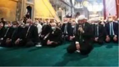 Erdoğan'ın Ayasofya'daki Kuran-ı Kerim tilaveti Amerikalı gazetecinin tüylerini ürpertti Erdoğan'ın Ayasofya'daki Kuran-ı Kerim tilaveti Amerikalı gazetecinin tüylerini ürpertti