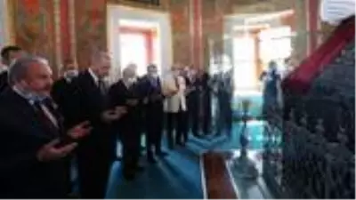 Fatih Sultan Mehmet Türbesi'nde duayı Meclis Başkanı Şentop okudu Fatih Sultan Mehmet Türbesi'nde duayı Meclis Başkanı Şentop okudu