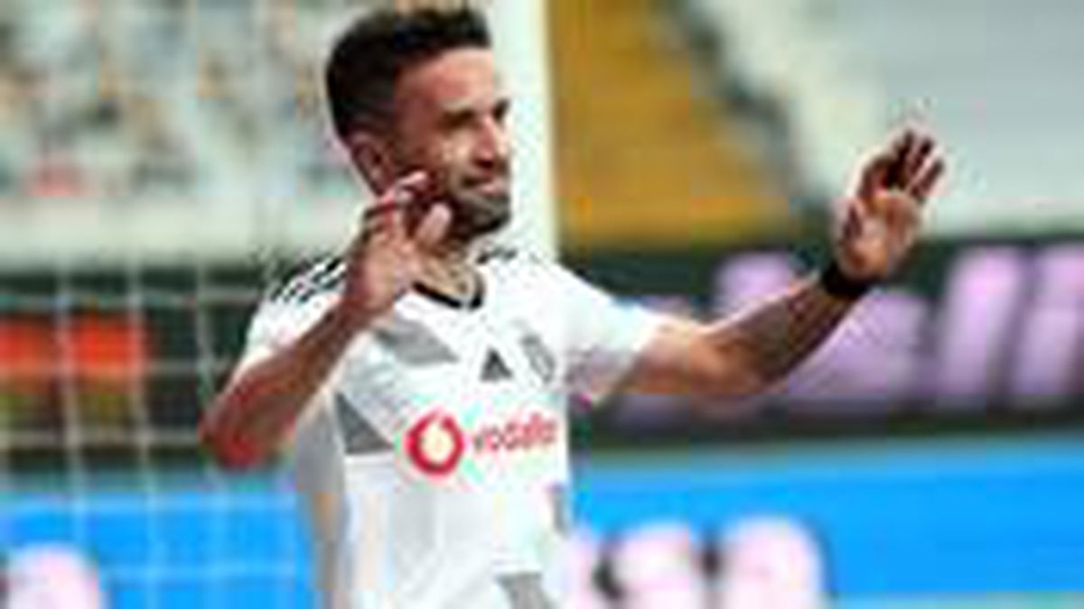 Gökhan Gönül, Fenerbahçe'yle 800 bin euro karşılığında anlaştı