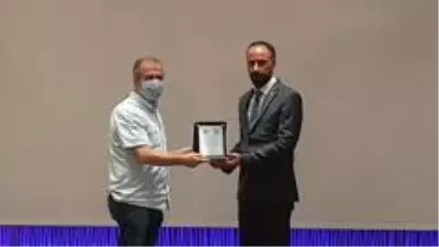 İHA'ya TGRT'ye pandemi sürecine gösterdikleri başarıdan dolayı ödül verildi İHA'ya TGRT'ye pandemi sürecine gösterdikleri başarıdan dolayı ödül verildi