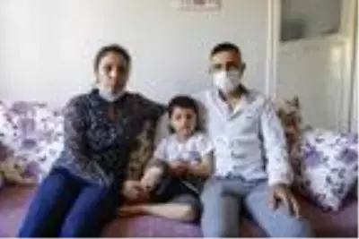 İnternetteki 'soda açma' videosu 5 yaşındaki çocuğu gözünden ediyordu İnternetteki 'soda açma' videosu 5 yaşındaki çocuğu gözünden ediyordu