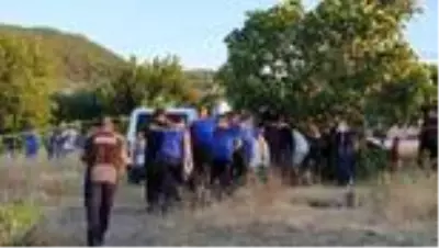 Boğulma tehlikesi geçiren ikiz çocuklarını kurtarmak isteyen baba hayatını kaybetti Boğulma tehlikesi geçiren ikiz çocuklarını kurtarmak isteyen baba hayatını kaybetti