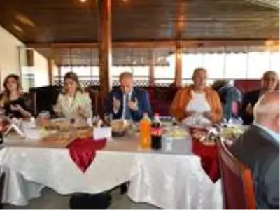 Kaymakam Karaosmanoğlu'na veda yemeği Kaymakam Karaosmanoğlu'na veda yemeği