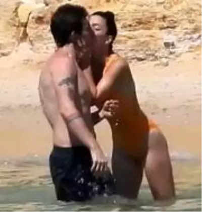 Merve Boluğur'un aşk tatili devam ediyor! Kimseye aldırış etmeden sevgilisini öpücüklere boğdu