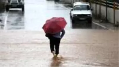 Meteoroloji'den 3 ile sağanak yağış uyarısı Meteoroloji'den 3 ile sağanak yağış uyarısı