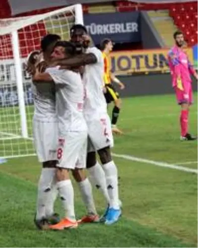 Süper Lig: Göztepe: 3 Sivasspor: 1 (Maç sonucu) Süper Lig: Göztepe: 3 Sivasspor: 1 (Maç sonucu)
