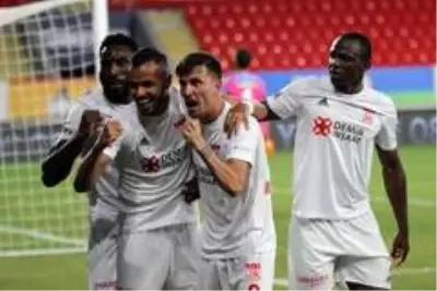 Süper Lig: Göztepe: 3 Sivasspor: 1 (Maç sonucu) Süper Lig: Göztepe: 3 Sivasspor: 1 (Maç sonucu)