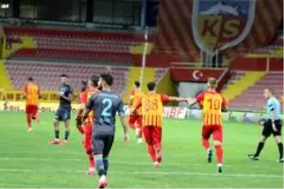 Süper Lig: Kayserispor: 1 Trabzonspor: 2 (Maç sonucu) Süper Lig: Kayserispor: 1 Trabzonspor: 2 (Maç sonucu)