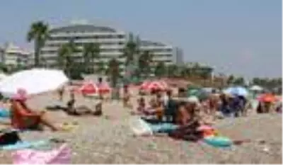 Antalya'da deniz suyu, havadan sıcak Antalya'da deniz suyu, havadan sıcak