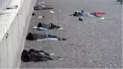 ANTALYA Konyaaltı Sahili'nde sabahlıyorlar ANTALYA Konyaaltı Sahili'nde sabahlıyorlar