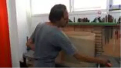 Asma davulun son çırağı, mesleğini ayakta tutmaya çalışıyor Asma davulun son çırağı, mesleğini ayakta tutmaya çalışıyor