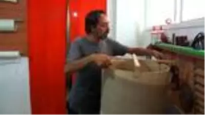 Asma davulun son çırağı, mesleğini ayakta tutmaya çalışıyor Asma davulun son çırağı, mesleğini ayakta tutmaya çalışıyor