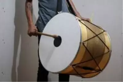 Asma davulun son çırağı mesleğini ayakta tutmaya çalışıyor Asma davulun son çırağı mesleğini ayakta tutmaya çalışıyor