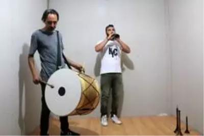 Asma davulun son çırağı mesleğini ayakta tutmaya çalışıyor Asma davulun son çırağı mesleğini ayakta tutmaya çalışıyor