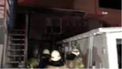 Ataşehir'de işçilerin kaldığı konteynerde korkutan yangın Ataşehir'de işçilerin kaldığı konteynerde korkutan yangın