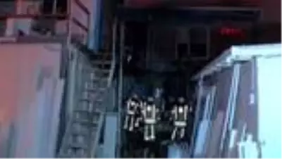ATAŞEHİR'DE MERMER ATÖLYESİNDEKİ YANGINDA KEDİYİ İTFAİYE KURTARDI ATAŞEHİR'DE MERMER ATÖLYESİNDEKİ YANGINDA KEDİYİ İTFAİYE KURTARDI