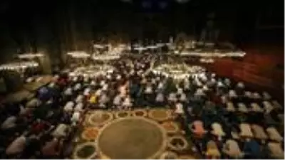 Ayasofya-i Kebir Cami-i Şerifi'nde ikinci sabah namazı da büyük coşkuyla eda edildi Ayasofya-i Kebir Cami-i Şerifi'nde ikinci sabah namazı da büyük coşkuyla eda edildi