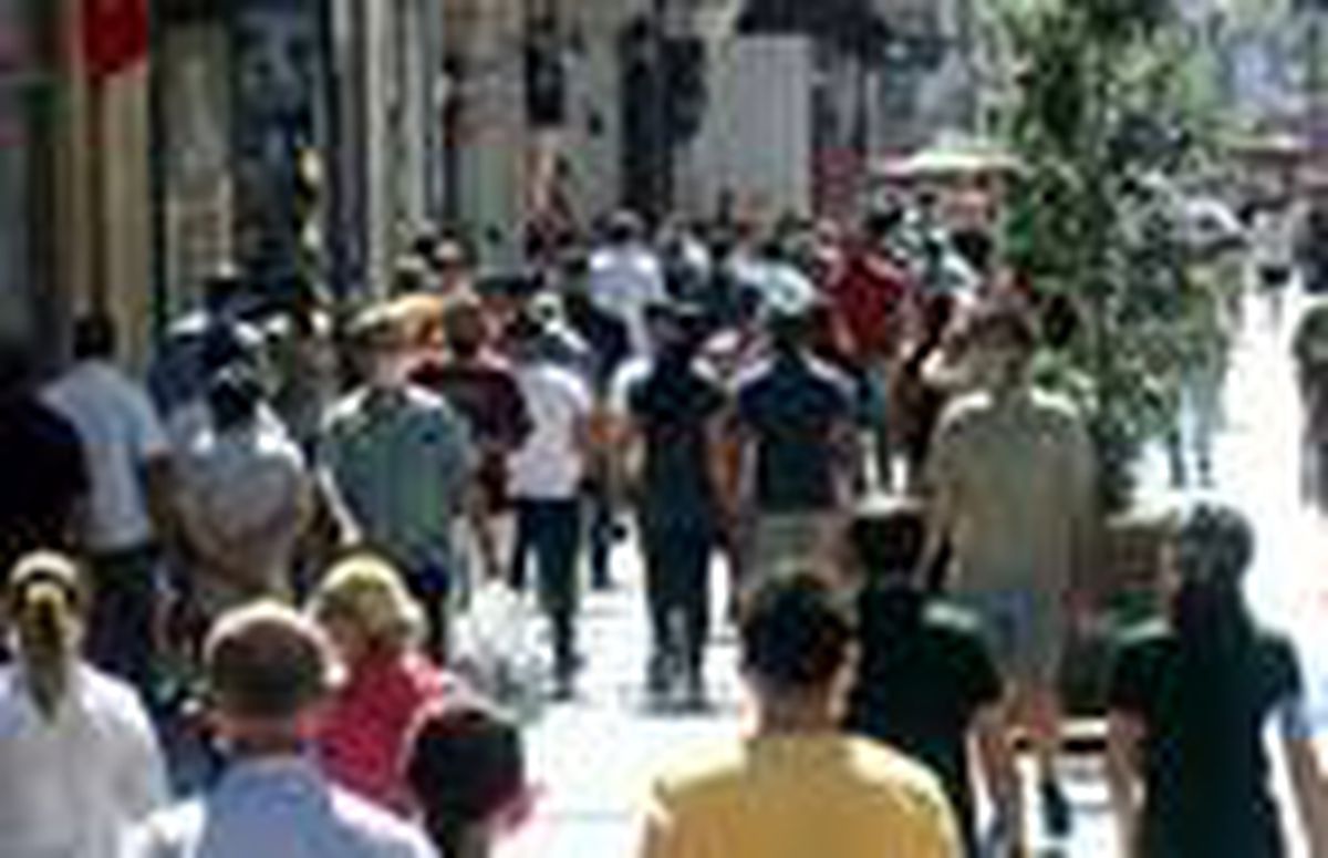Bayram öncesi İstiklal Caddesi'nde yoğunluk! Maskesizler çoğunluktaydı