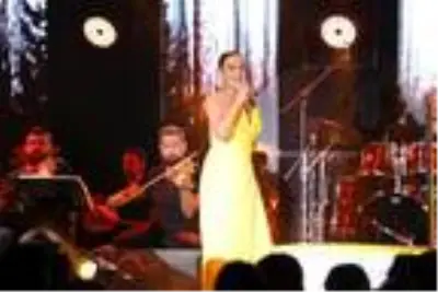 Bodrum'da Ebru Gündeş fırtınası Bodrum'da Ebru Gündeş fırtınası