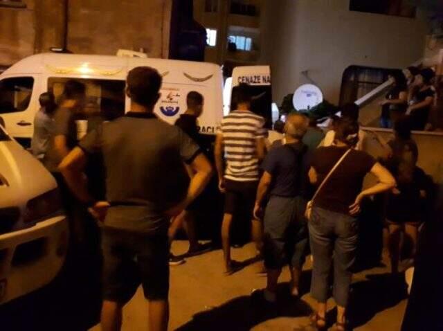 Cam silerken 5'inci kattan düşen kadın hayatını kaybetti Cam silerken 5'inci kattan düşen kadın hayatını kaybetti