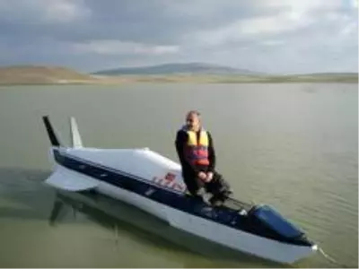 Denizde gidebilen yüksek hızlı araç yaptı, köylüler 'füze gördük' ihbarında bulundu Denizde gidebilen yüksek hızlı araç yaptı, köylüler 'füze gördük' ihbarında bulundu