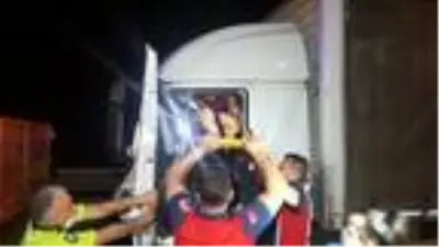 Düzce'de TIR'lar çarpıştı: 1 yaralı Düzce'de TIR'lar çarpıştı: 1 yaralı