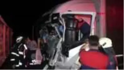Son dakika! Düzce'de TIR'lar çarpıştı: 1 yaralı Son dakika! Düzce'de TIR'lar çarpıştı: 1 yaralı