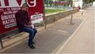 Görme engelli şahsı polis sınava yetiştirdi Görme engelli şahsı polis sınava yetiştirdi