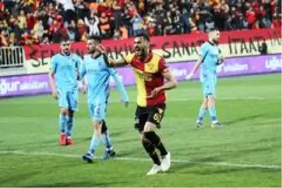Göztepe, Deniz Kadah ile yollarını ayırdı Göztepe, Deniz Kadah ile yollarını ayırdı