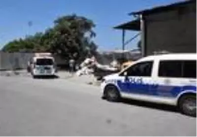 İzmir'de pompalı tüfekle saldırı: 2 yaralı İzmir'de pompalı tüfekle saldırı: 2 yaralı