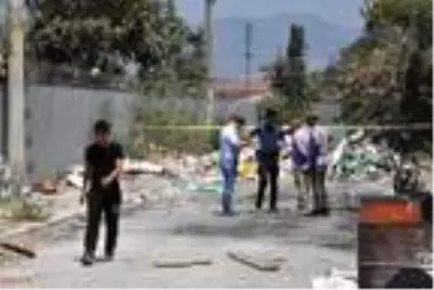 İzmir'de pompalı tüfekle saldırı: 2 yaralı İzmir'de pompalı tüfekle saldırı: 2 yaralı