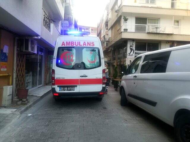 İzmir'de uyuşturucu madde kullanan gencin ölümü üzerine polis cinayet soruşturması başlattı