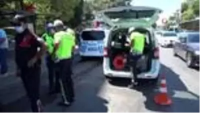 Kadıköy'de otobüs Müjdat Gezen Sanat Merkezi'nin bahçesine girdi: 5 yaralı