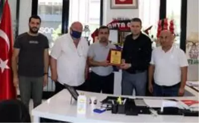 KGY Cemiyeti'nden Başkan Yıldırım'a Plaket KGY Cemiyeti'nden Başkan Yıldırım'a Plaket