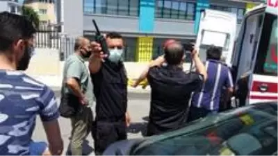 Küçük çocuğun saçları metro istasyonundaki yürüyen merdivenlere sıkıştı Küçük çocuğun saçları metro istasyonundaki yürüyen merdivenlere sıkıştı