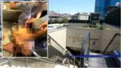 Küçük çocuğun saçları metro istasyonundaki yürüyen merdivenlere sıkıştı Küçük çocuğun saçları metro istasyonundaki yürüyen merdivenlere sıkıştı