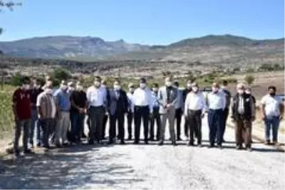 Manisa'da 5 farklı ekip 800 kilometrelik asfalt hedefi için çalışıyor Manisa'da 5 farklı ekip 800 kilometrelik asfalt hedefi için çalışıyor