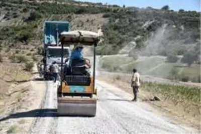 Manisa'da 5 farklı ekip 800 kilometrelik asfalt hedefi için çalışıyor Manisa'da 5 farklı ekip 800 kilometrelik asfalt hedefi için çalışıyor