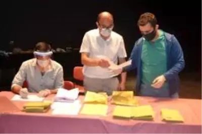 Son dakika... Mevcut başkana 21 fark atan genç isim il başkanı oldu