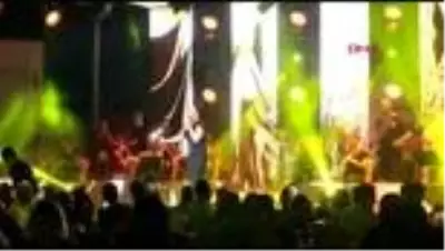 MUĞLA Bodrum'da Ebru Gündeş fırtınası MUĞLA Bodrum'da Ebru Gündeş fırtınası