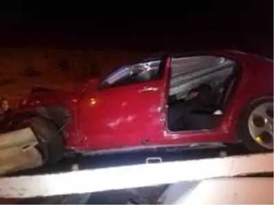 Otomobil bariyere ok gibi saplandı: 1 ölü Otomobil bariyere ok gibi saplandı: 1 ölü