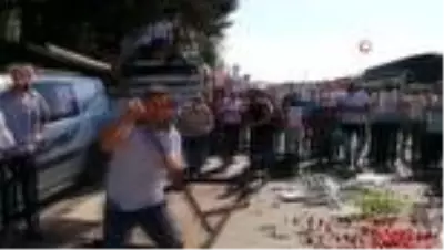 Pazarcı esnafı Ünye Belediyesini protesto edip tezgah açmadı Pazarcı esnafı Ünye Belediyesini protesto edip tezgah açmadı