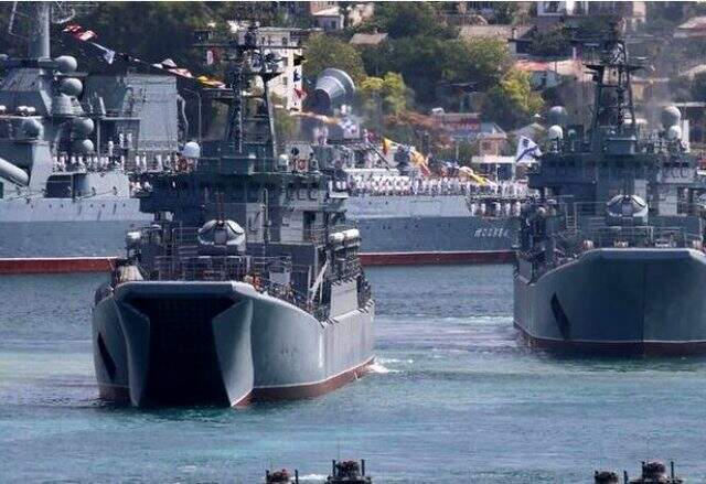 Rusya yeni silahlarıyla gövde gösterisi yaptı, dünya o anları konuştu