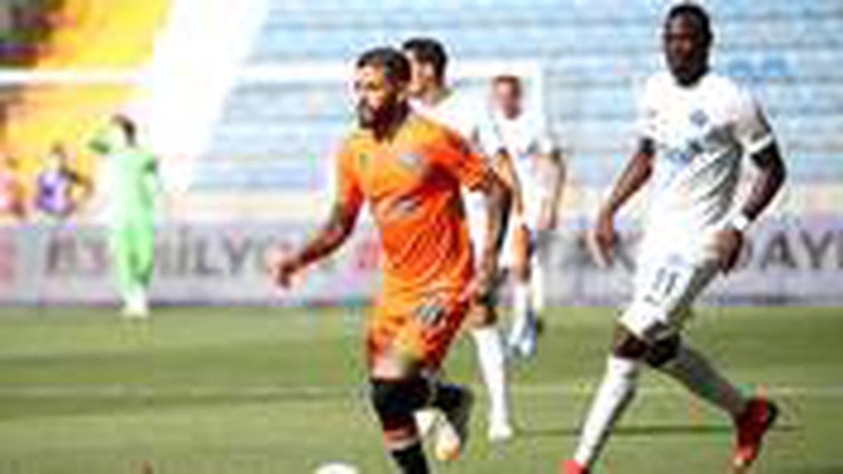 Şampiyon Medipol Başakşehir, deplasmanda Kasımpaşa'ya 3-2 yenildi