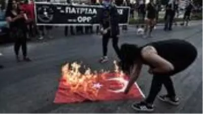 Son Dakika: MSB'den Yunanistan'da Türk bayrağının yakılmasına çok sert tepki: O eller kırılır Son Dakika: MSB'den Yunanistan'da Türk bayrağının yakılmasına çok sert tepki: O eller kırılır