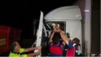 Son dakika haberi | Tem otoyolunda iki tır çarpıştı: 1 yaralı Son dakika haberi | Tem otoyolunda iki tır çarpıştı: 1 yaralı